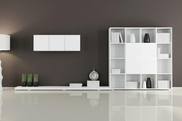 Wandregal und Hängeboard an der Wand